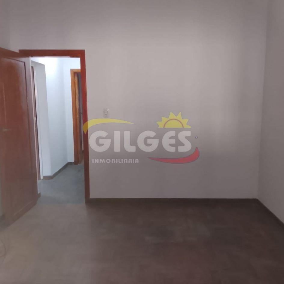 Alquiler Casa 3 Ambientes en Morón Con cochera cubierta y Jardín