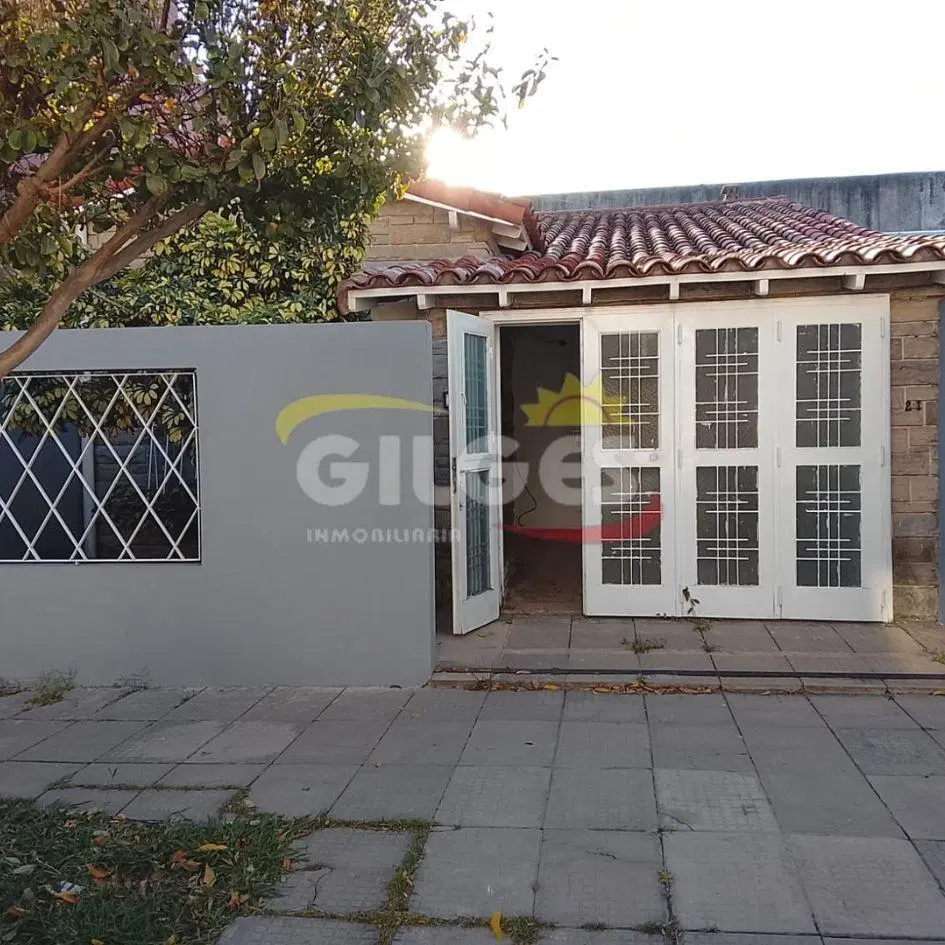 Alquiler Casa 3 Ambientes en Morón Con cochera cubierta y Jardín 2