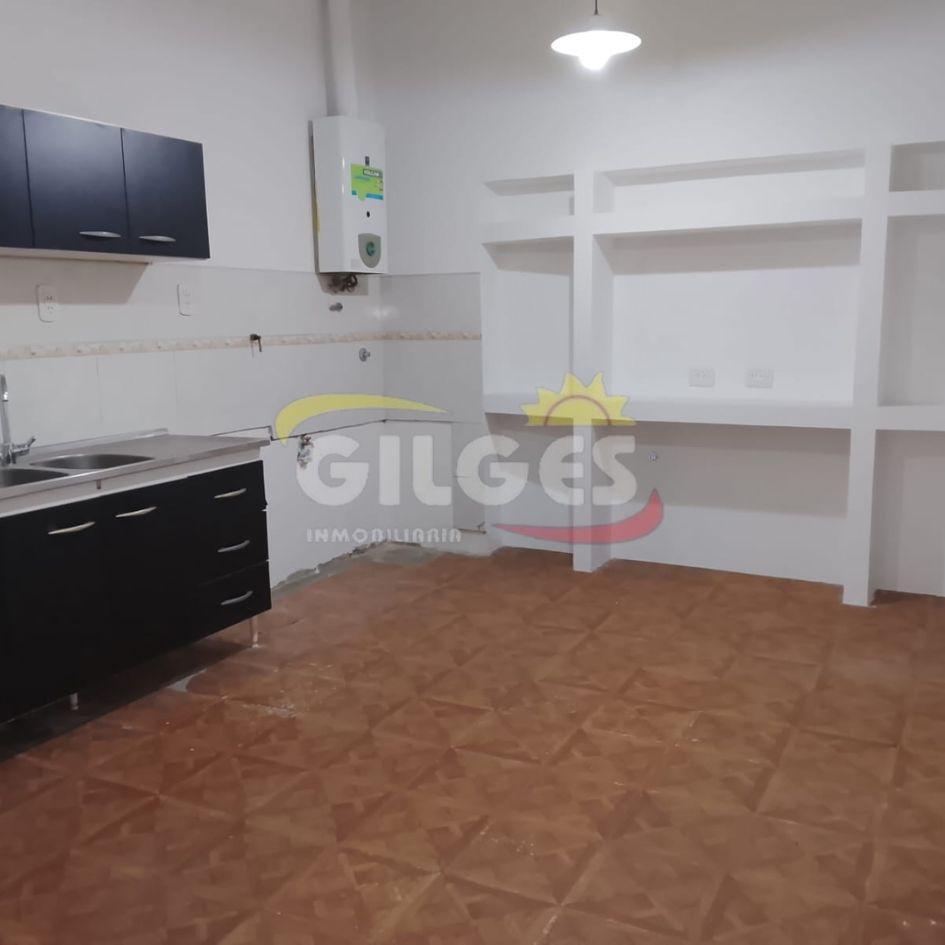 Alquiler Casa 3 Ambientes en Morón Con cochera cubierta y Jardín