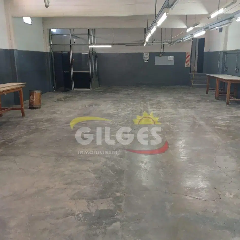 Alquiler Depósito 589M² en 2 Plantas  con Oficinas en Mataderos  Buen estado 2