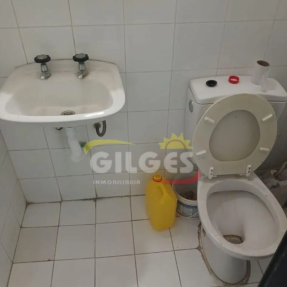 Alquiler Depósito 589M² en 2 Plantas  con Oficinas en Mataderos  Buen estado 3