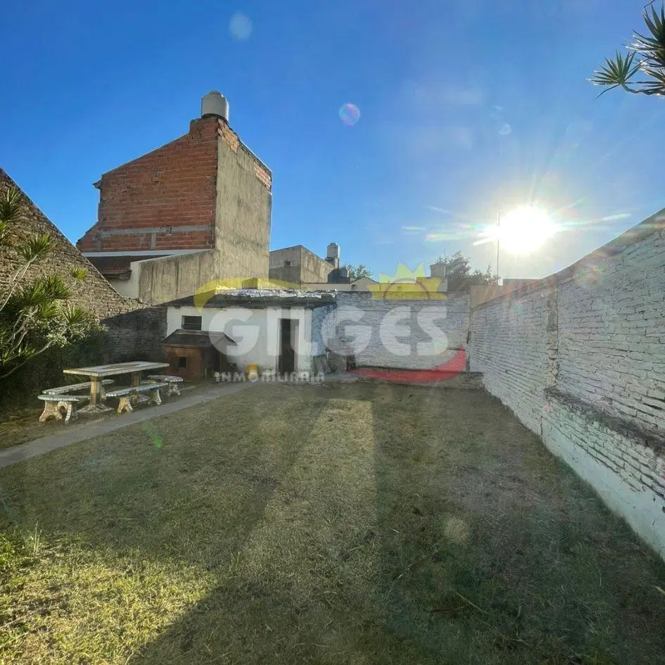 Venta Casa 2 Plantas en San Justo sobre lote de 10x26M² con Local, Cochera cubierta y fondo libre 3