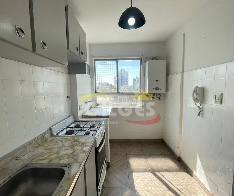 Alquiler de Oficina 2 Ambientes  en Ramos Mejia  Céntrica  Ideal Uso Profesional o Vivienda. 2