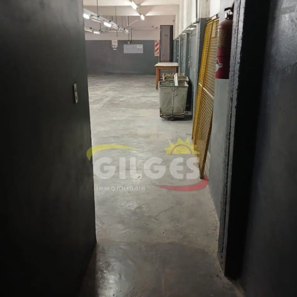 Alquiler de Galpón de 589m² en 2 Plantas con Oficinas en Mataderos - Buen Estado 4