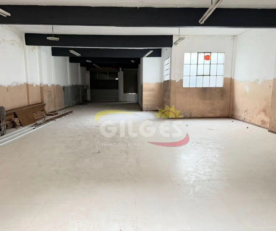 Alquiler de Galpón 300M² en Ramos Mejia Ideal uso como Depósito 1