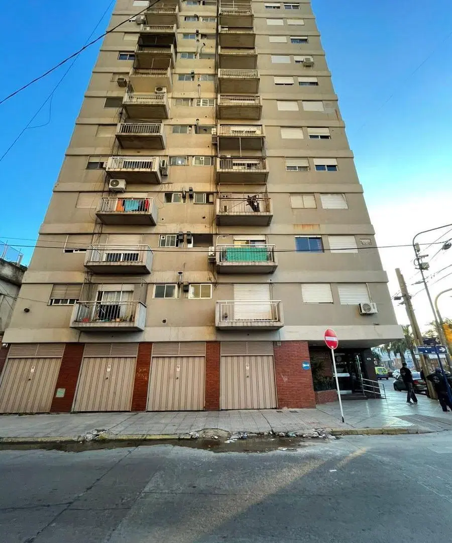 Monoambiente c/balcon frances en Ramos Mejia 1