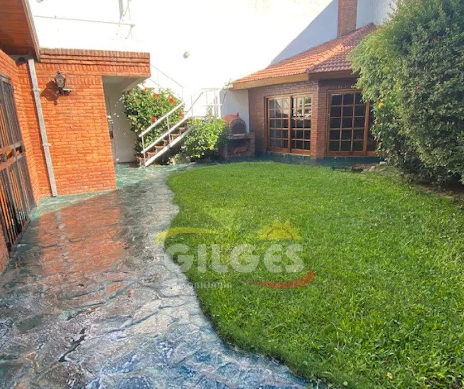 VENTA CHALET 2 PTAS. S/LOTE 500M²    DE CATEGORIA CON PARQUE Y QUINCHO 4