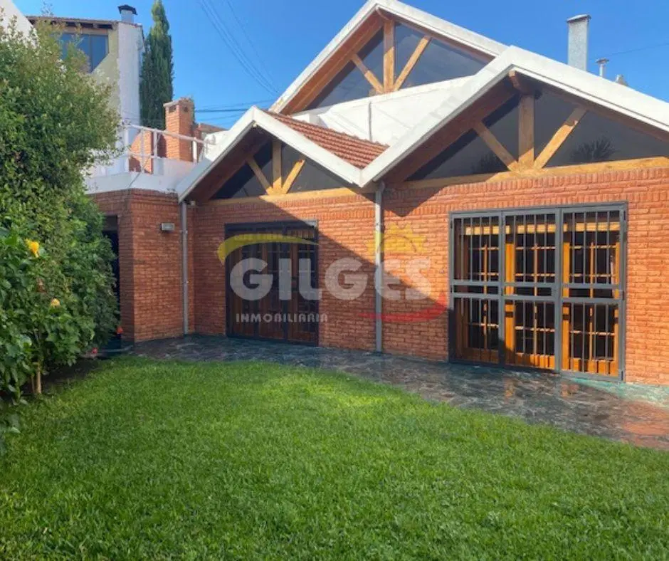 VENTA CHALET 2 PTAS. S/LOTE 500M² DE CATEGORIA CON PARQUE Y QUINCHO 8