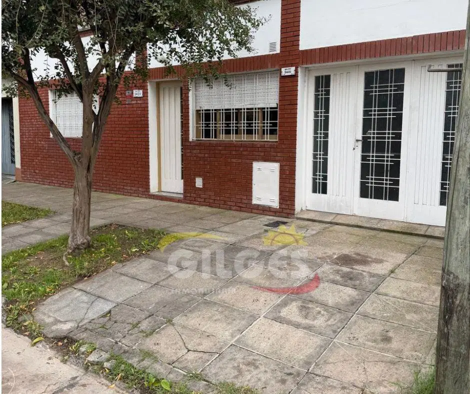 Alquiler Casa 3 Ambientes en Villa Luzuriaga  Muy buen Estado Con cochera cubierta 3
