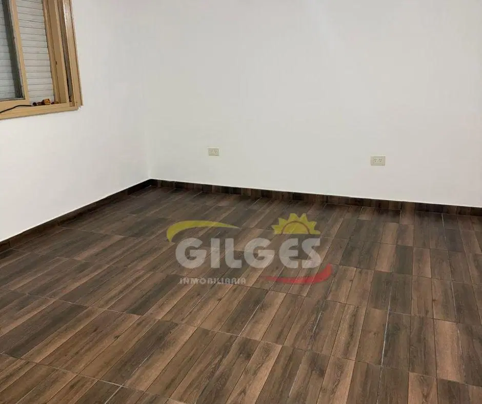 Alquiler Casa 3 Ambientes en Villa Luzuriaga  Muy buen Estado Con cochera cubierta 5