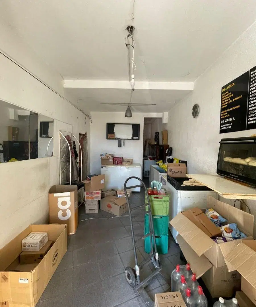 Venta  local 62 M² dividido en 2 en Haedo ubicado sobre Avenida 4