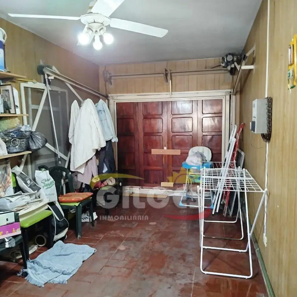 Venta de casa 4 Ambientes en 2 Plantas en Ramos Mejia  C/ Cochera Muy Buen Estado, Exc. Ubicación 8