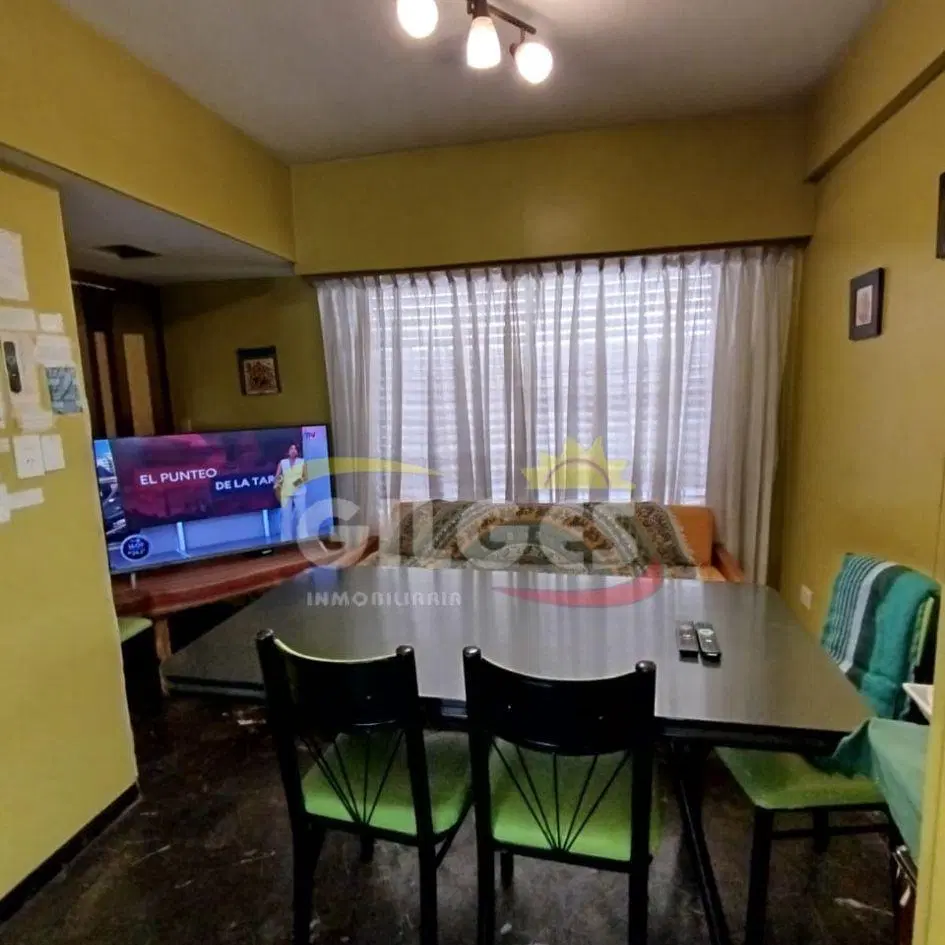 Venta de casa 4 Ambientes en 2 Plantas en Ramos Mejia  C/ Cochera Muy Buen Estado, Exc. Ubicación 3