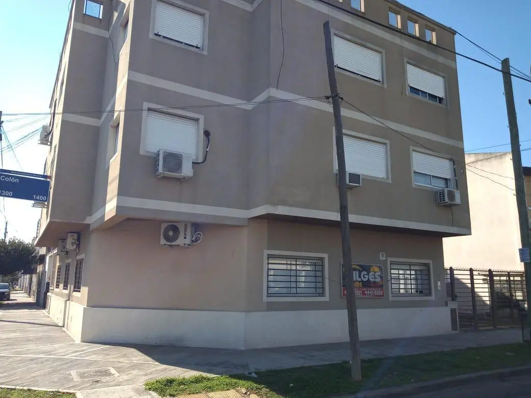 Venta Departamento 2 Amb. Pta. Baja al Frente  en Ramos Mejía - Excelente Estado C/Coch. 5