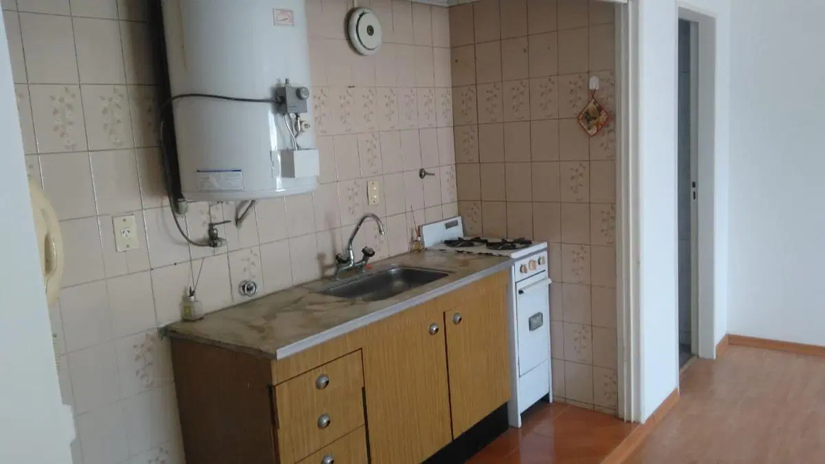 Venta Excelente Monoambiente en Haedo - Muy Luminoso 2