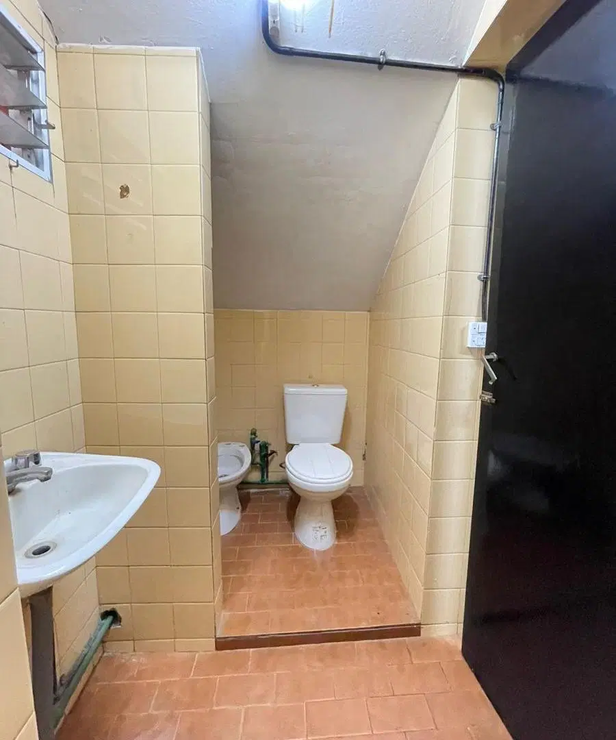 Alquiler Galpón/Local 400M² en Villa Luzuriaga Con entrada por 2 calles. Excelente Ubicación 8