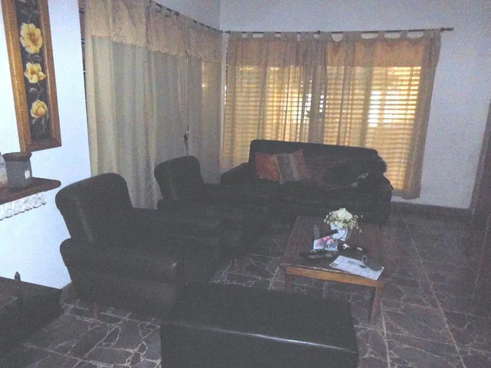 Venta de Casa 4 Amb.  Con Depto. 3 Amb. Pta.  Alta en Ramos Mejia -  Con  patio y quincho 5