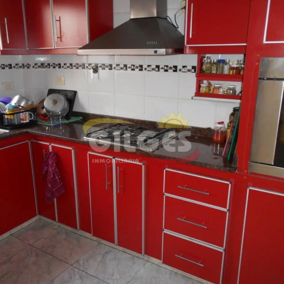 Venta de PH 3 Ambientes en 2 Plantas en Ramos Mejia Con Patio y Cochera descubierta 2 autos 1