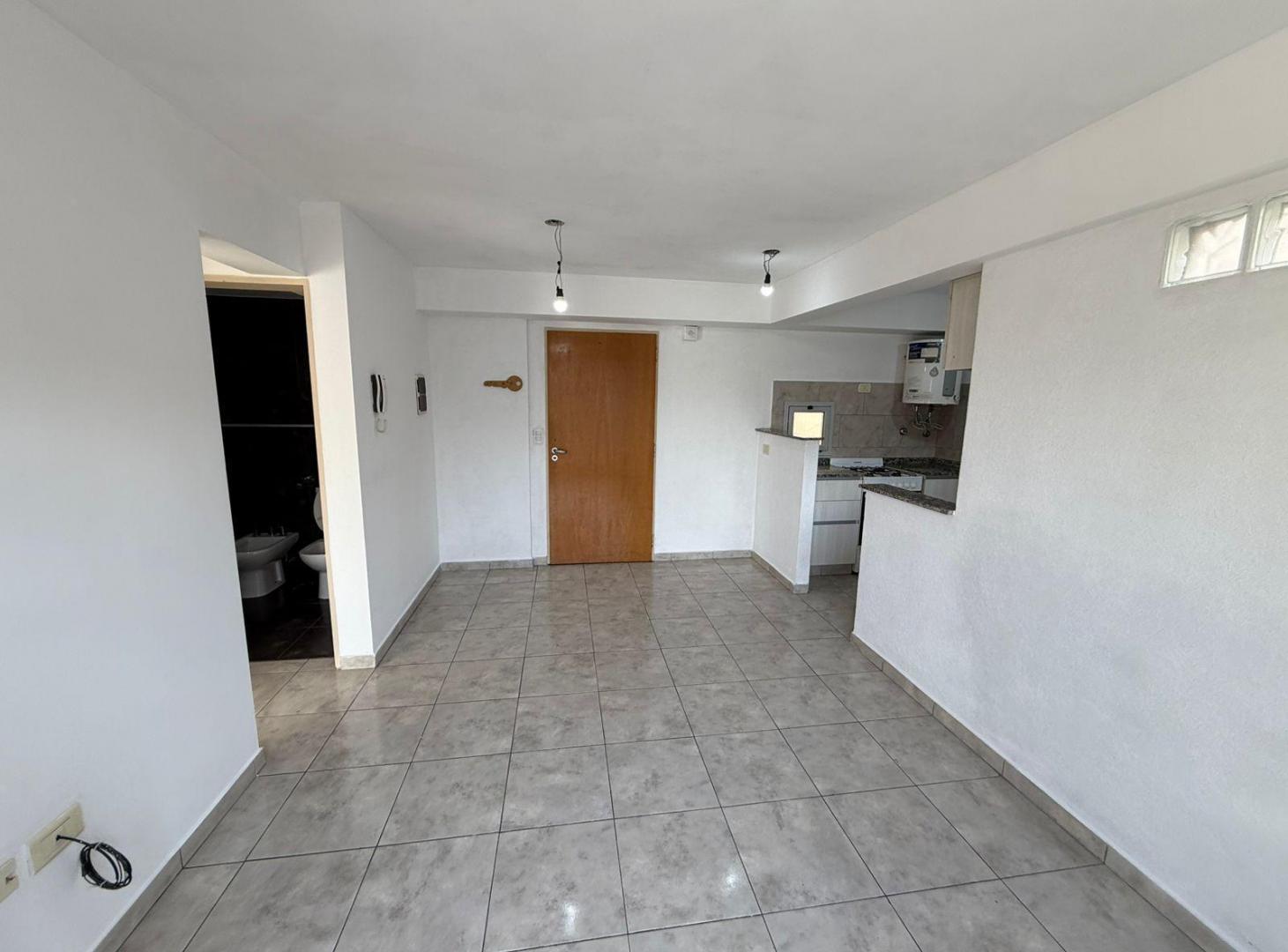 Foto de Venta Departamento 2 amb con cochera - Moron, imagen 2
