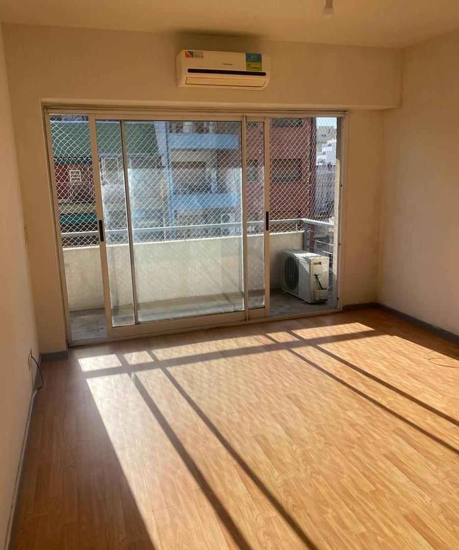 Foto de Alquiler Monoambiente con balcon al fte en Floresta, imagen 3