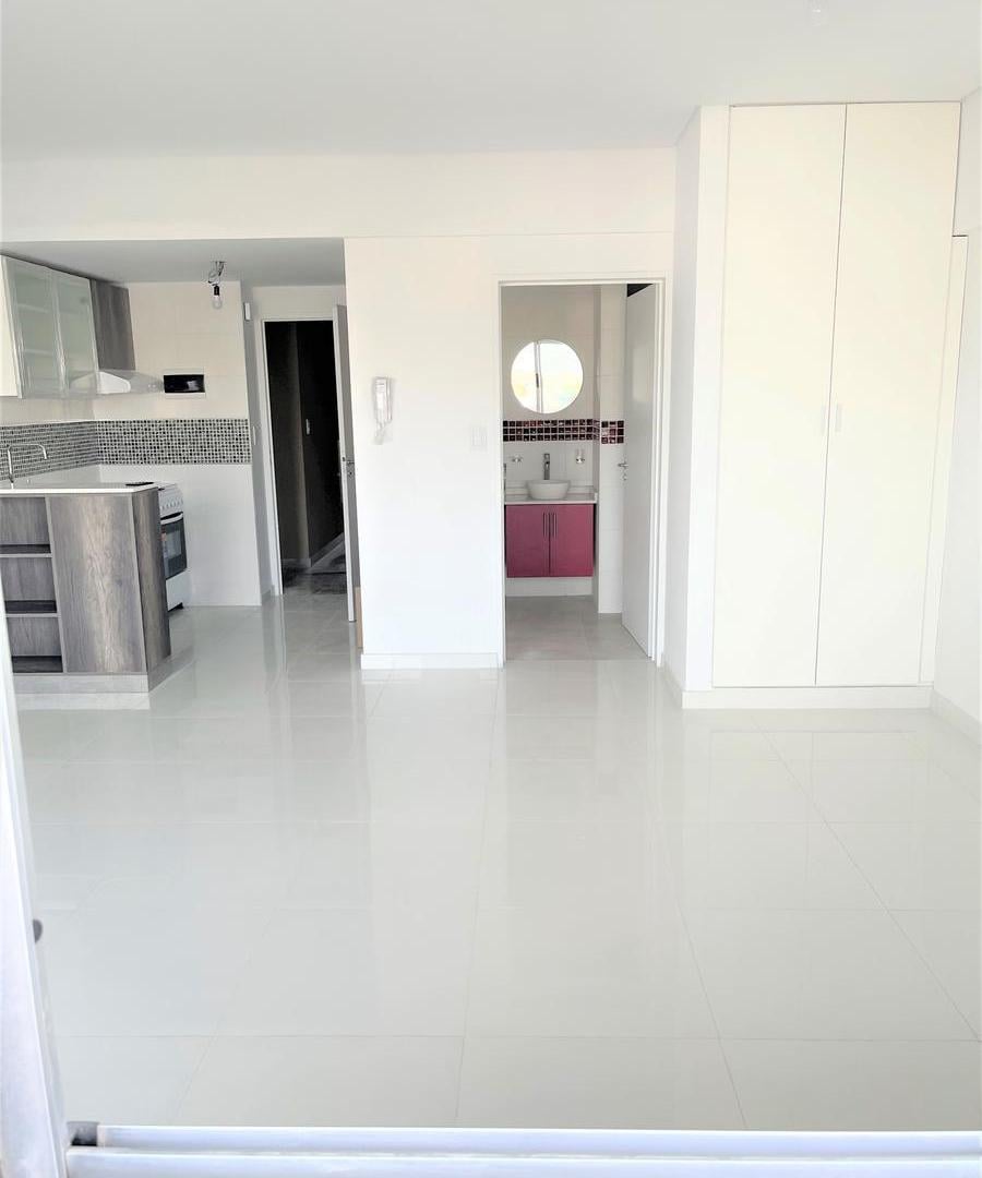 Foto de Alquiler Departamento 1 amb c balcon - Flores, imagen 1