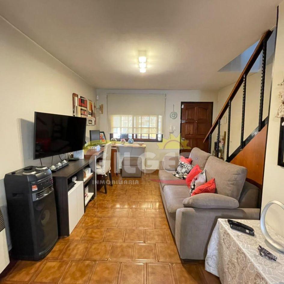 Foto de VENTA de duplex 4 ambientes con cochera y patio en Villa Luzuriaga, imagen 3