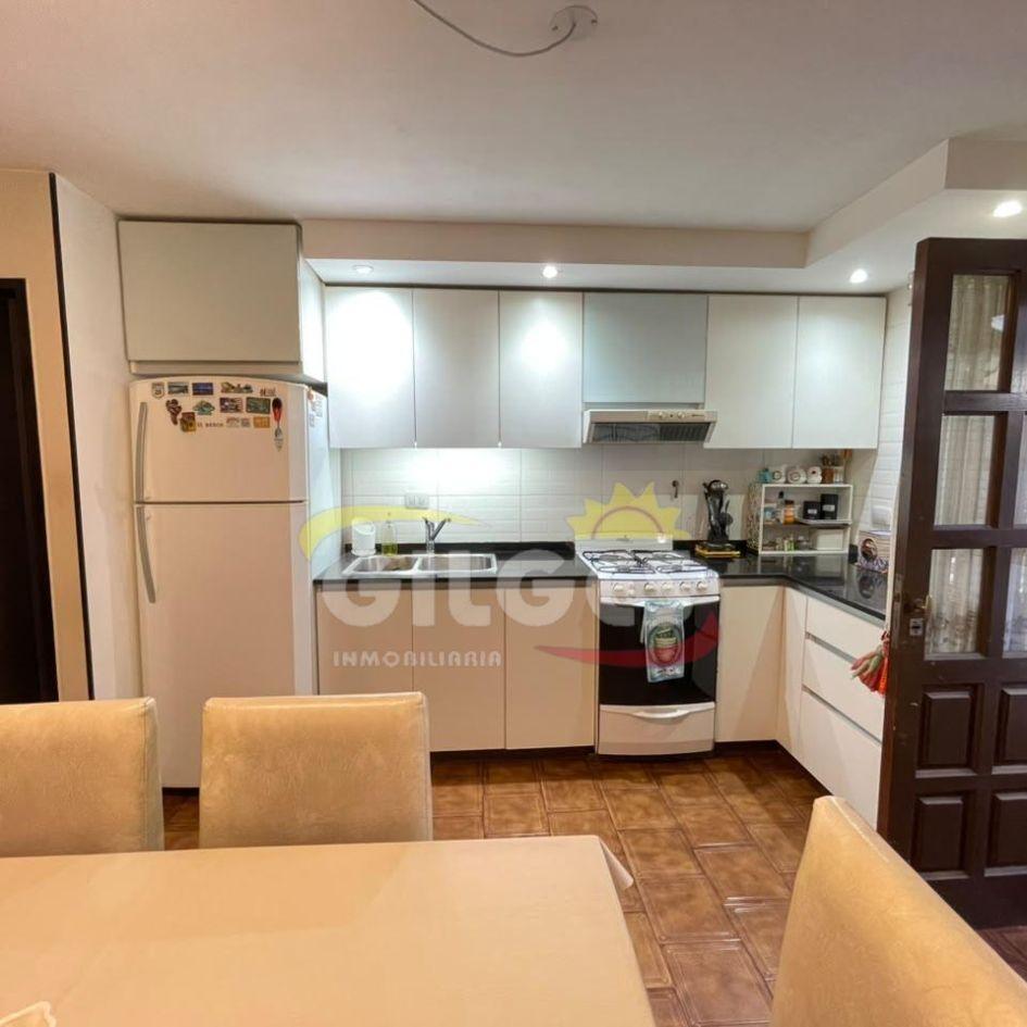 Foto de VENTA de duplex 4 ambientes con cochera y patio en Villa Luzuriaga, imagen 5