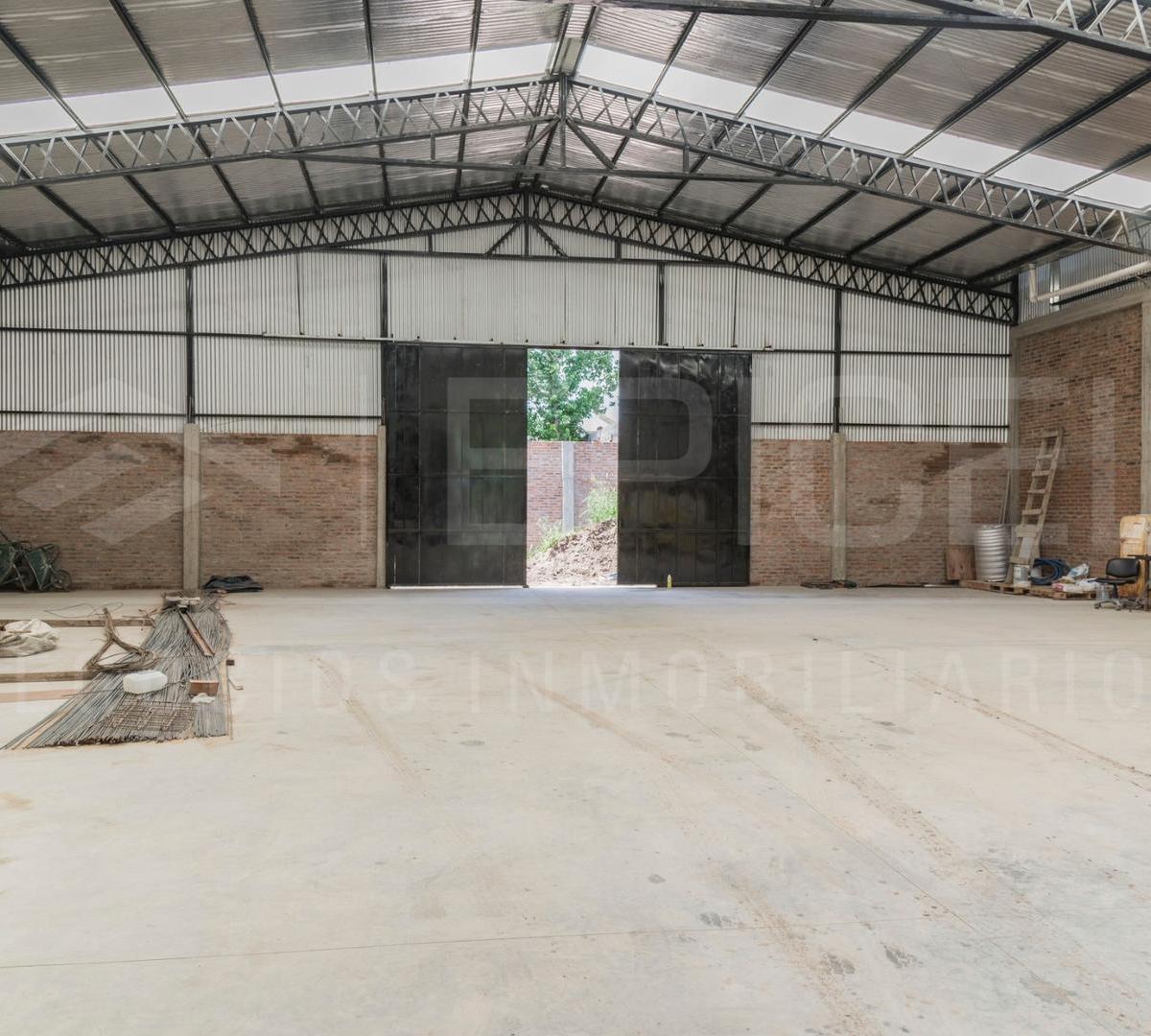 Excelente Galpón en Venta - Canning 2