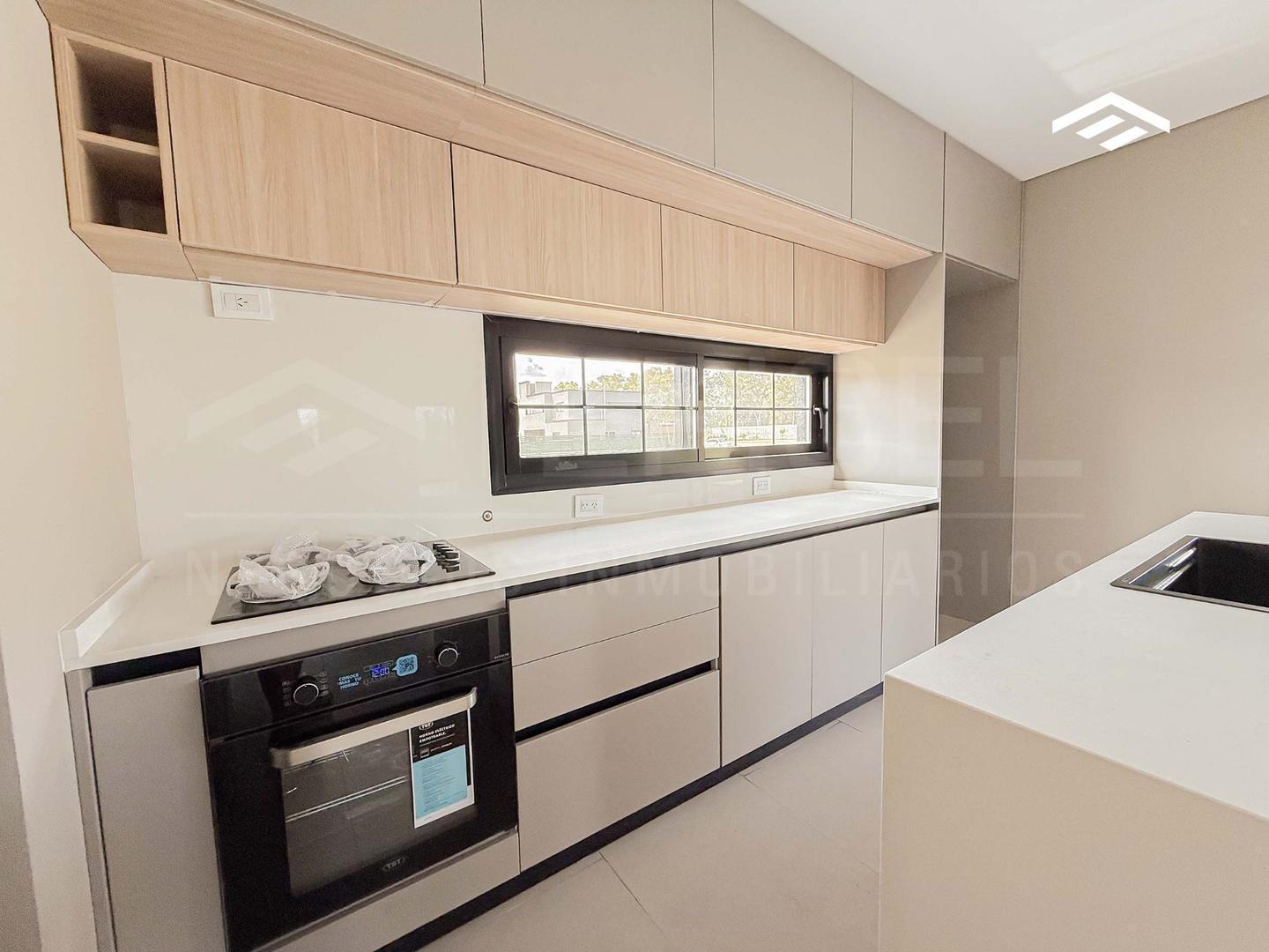 Foto de CASA EN VENTA A ESTRENAR - CANNING CHICO PISCINA Y 4 DORM., imagen 2