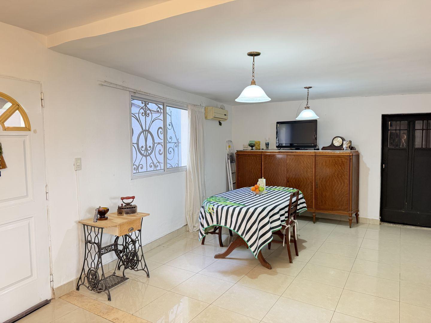 Foto de En venta casa de pasillo de 1 dormitorio Rosario, imagen 3