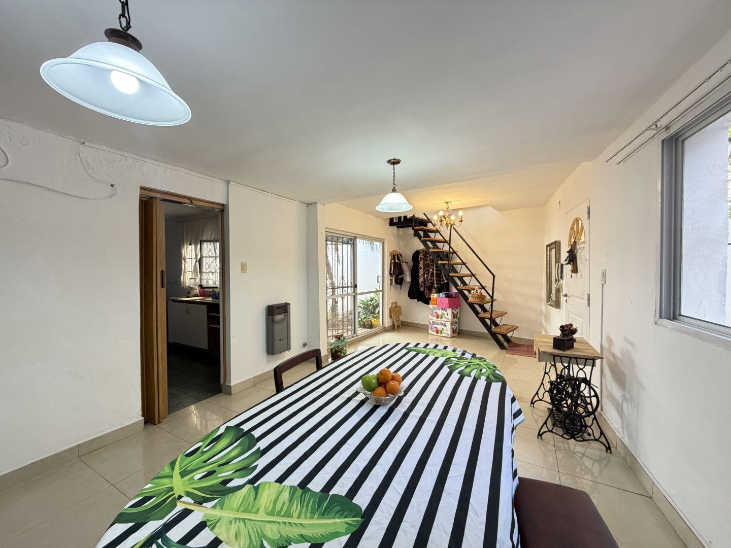 Foto de En venta casa de pasillo de 1 dormitorio Rosario, imagen 2