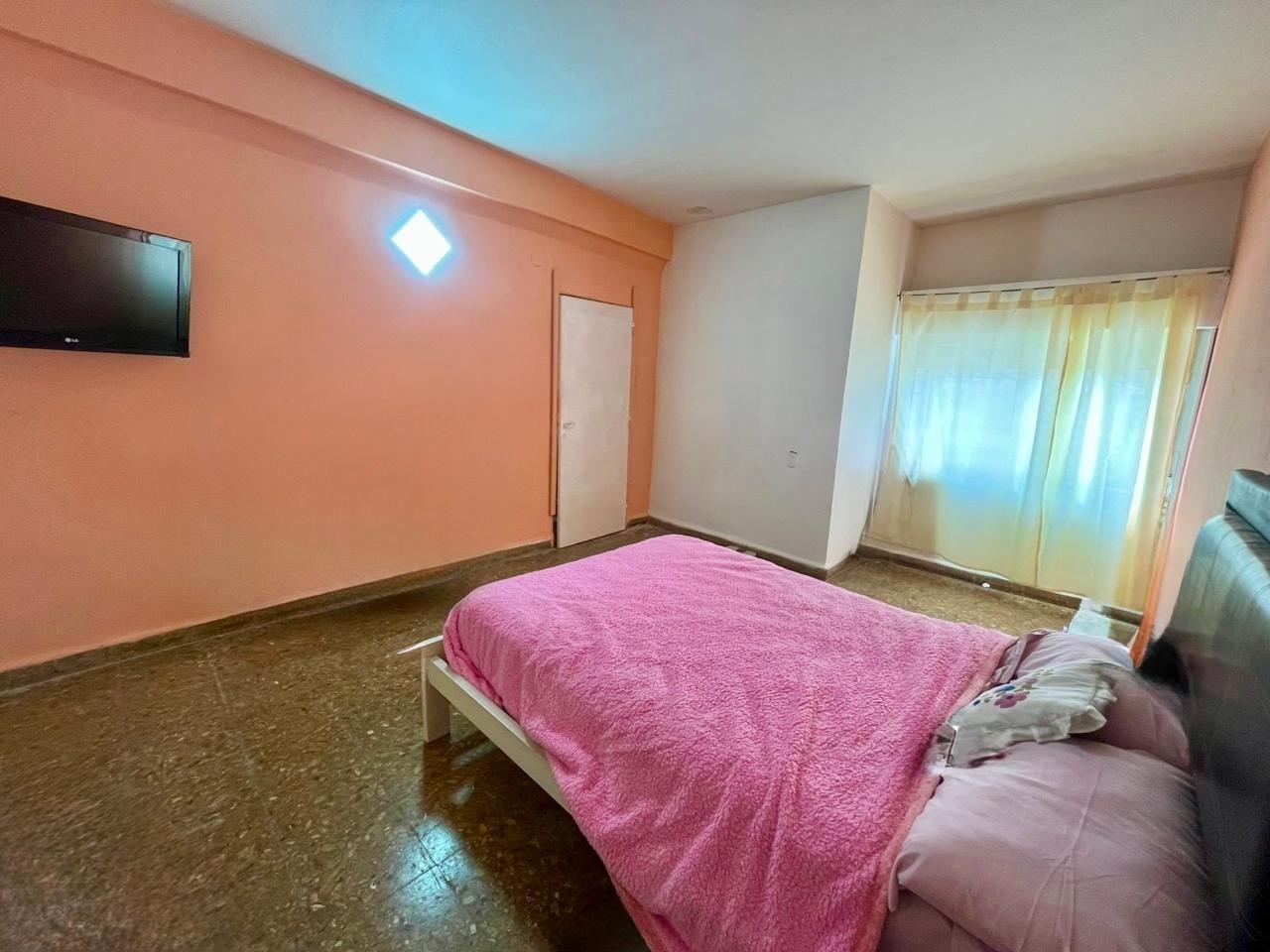 Foto de CASA Y LOCAL EN VENTA PEREZ, SOBRE RUTA 33 - 750M2, imagen 3
