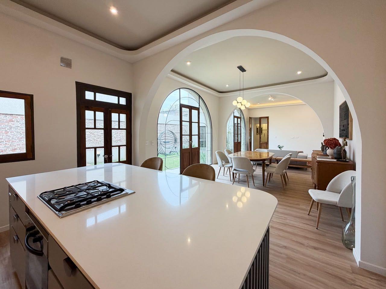 Foto de VENTA CASA 4 DORMITORIOS COCHERA ROSARIO LOURDES, imagen 5