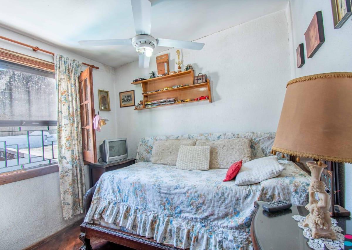Excelente Casa en Barrio Roque Saenz Peña 3