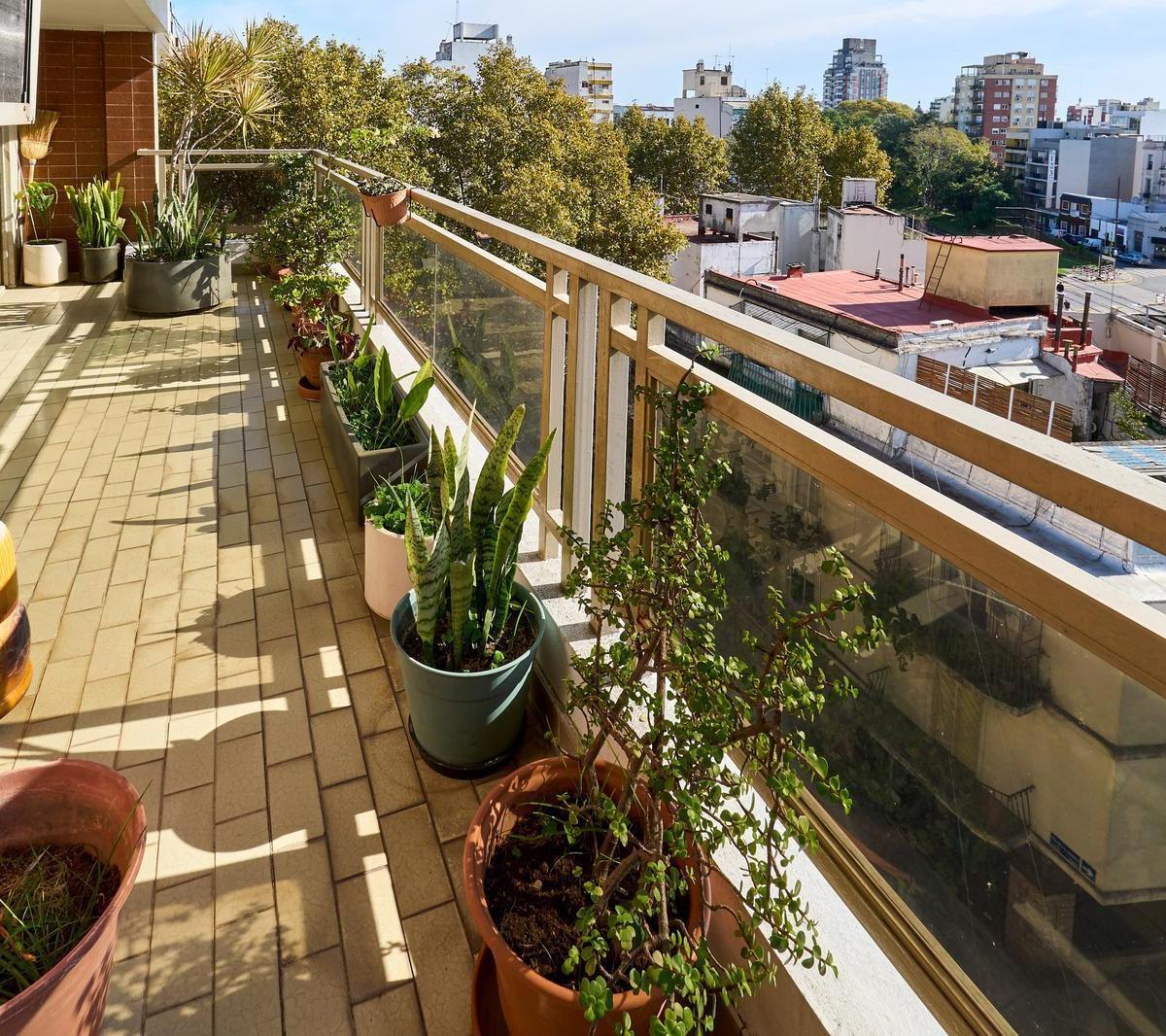 Excelente Semipiso 5 Ambientes, Dependencias con Balcon Aterrazada, Cochera y Baulera. 5