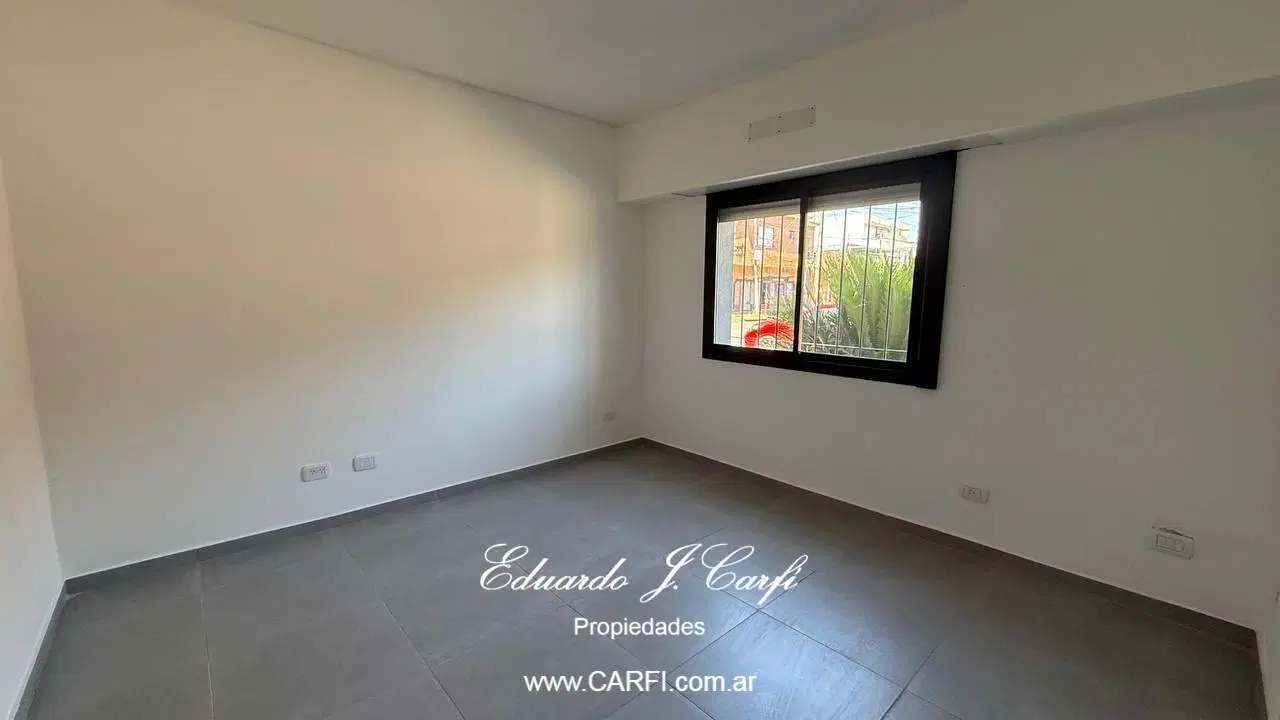 Casa en venta USO PROFESIONAL Castelar Norte 2