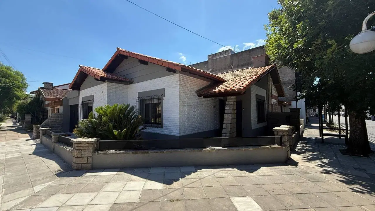 Casa en venta USO PROFESIONAL Castelar Norte 8