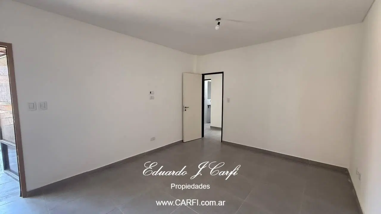 Casa en venta USO PROFESIONAL Castelar Norte 1