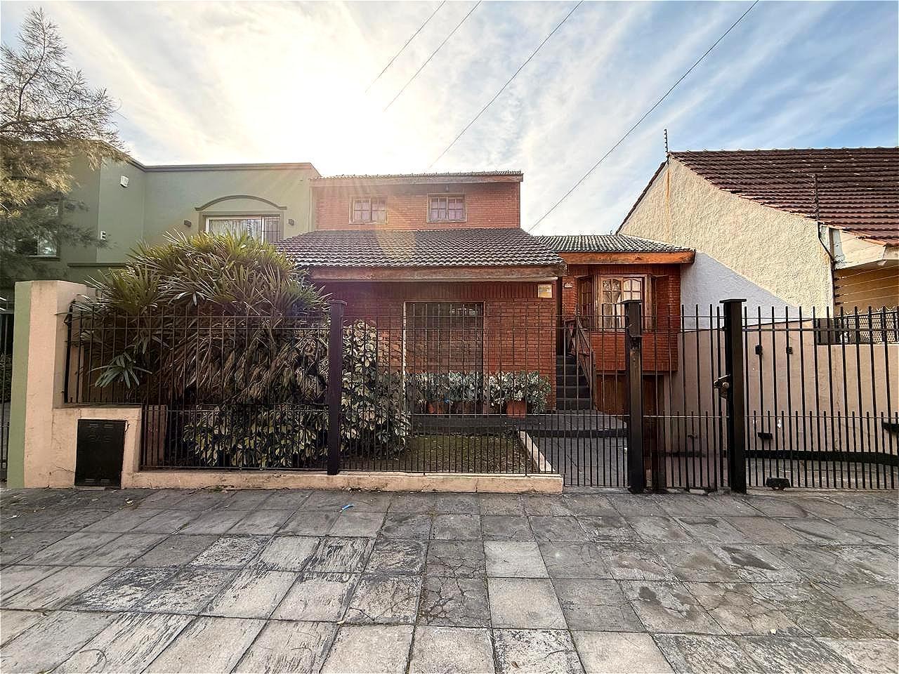 Foto de VENTA DE CASA 4 AMBIENTES - CASTELAR NORTE, imagen 1