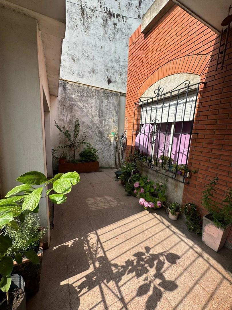 Foto de VENTA DE CASA 5 AMBIENTES - CASTELAR NORTE, imagen 4