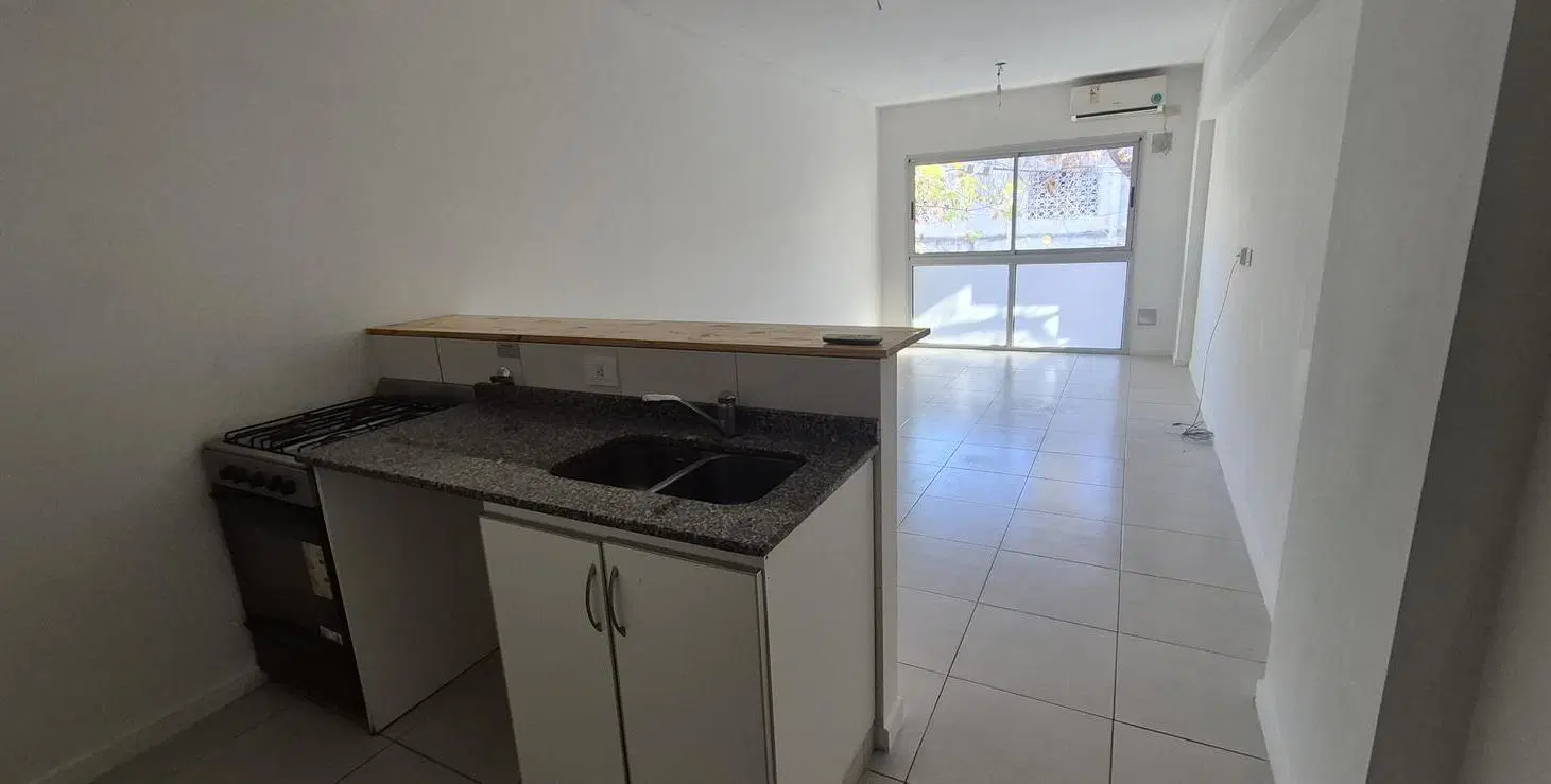 AAv. San Martin 5795 Piso 1º F - alquiler monoambiente con balcón 4