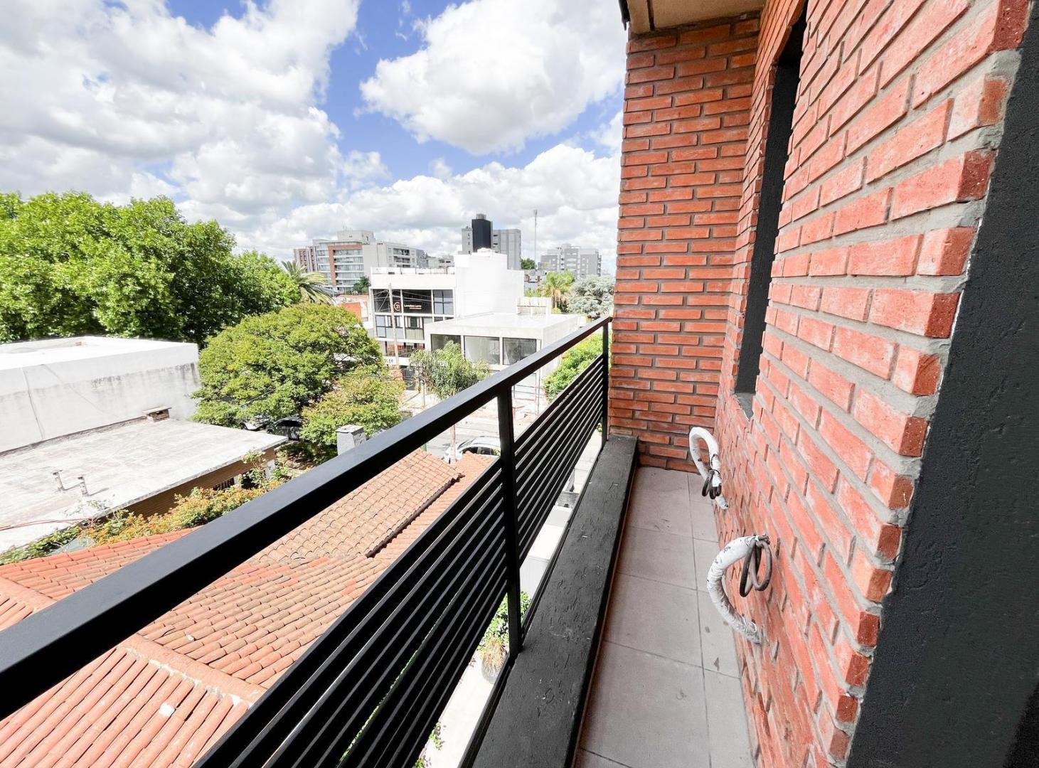 Departamento 2 ambientes en venta en Ituzaingo con Balcon. Apto profesional. BAJAS EXPENSAS