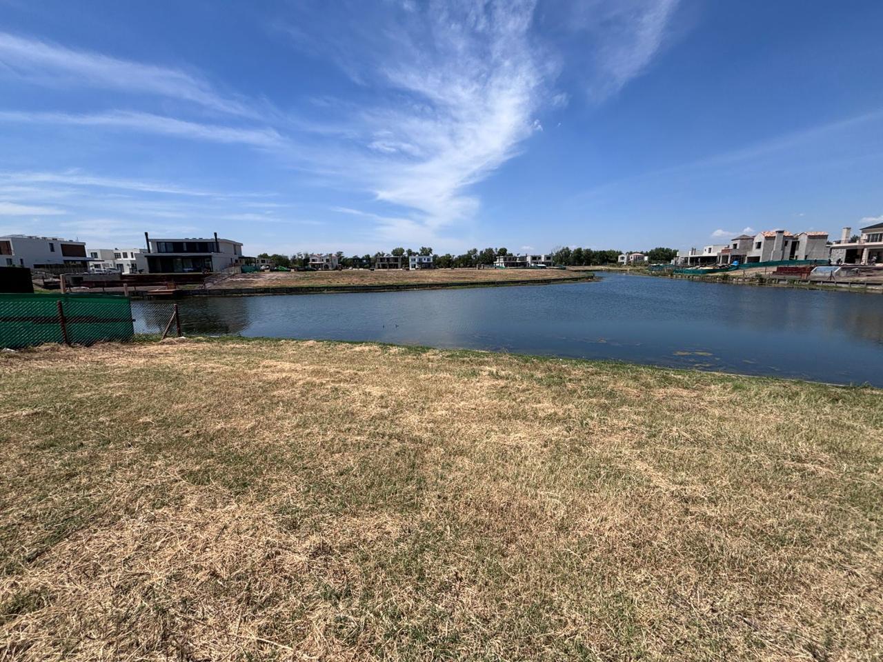 Terreno a la venta en San Fermín con vista a la laguna