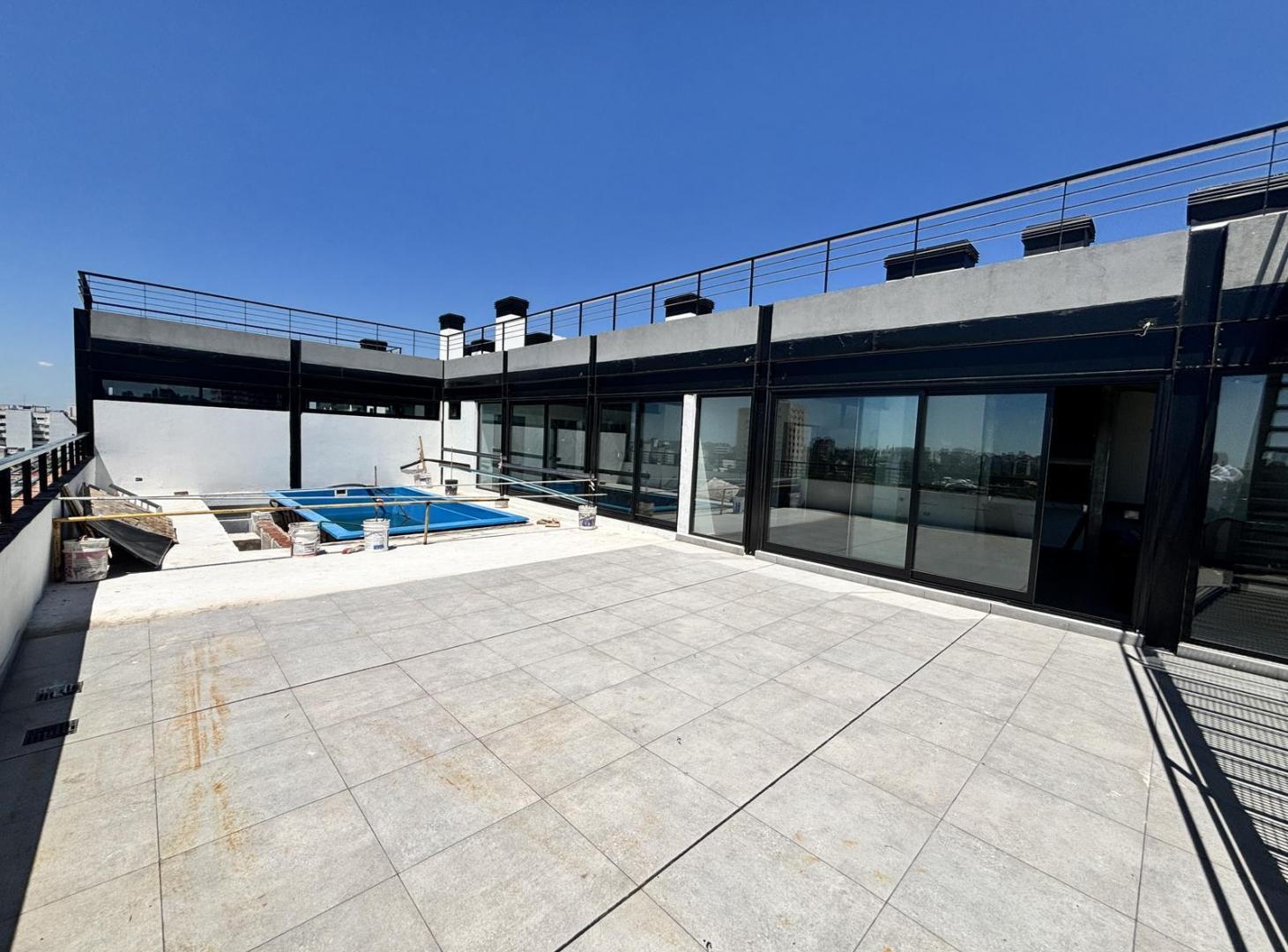 Venta departamento de un ambiente con patio a estrenar en Boedo