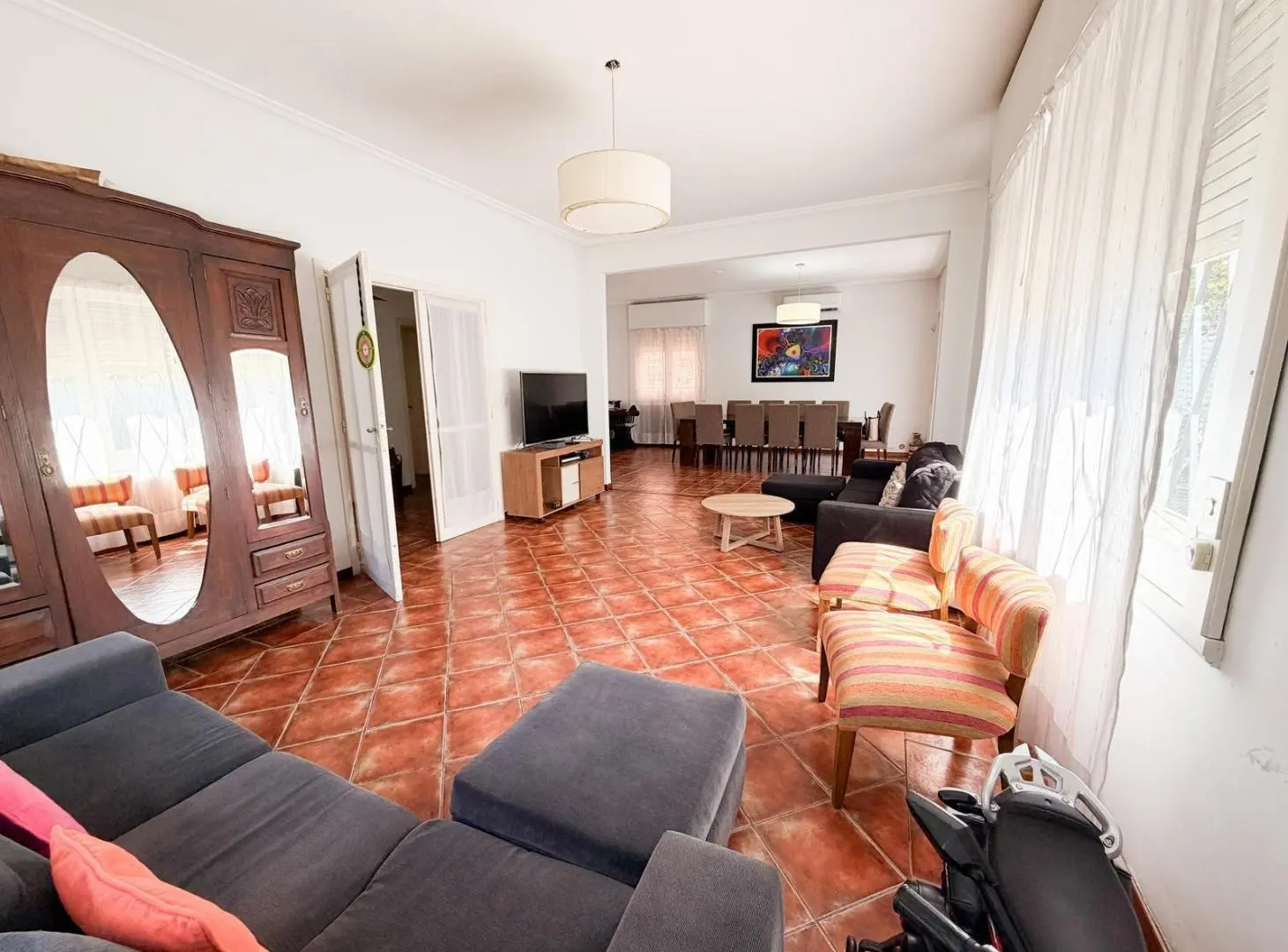 Venta Casa en Hurlingham 6 amb. BARRIO INGLES 1