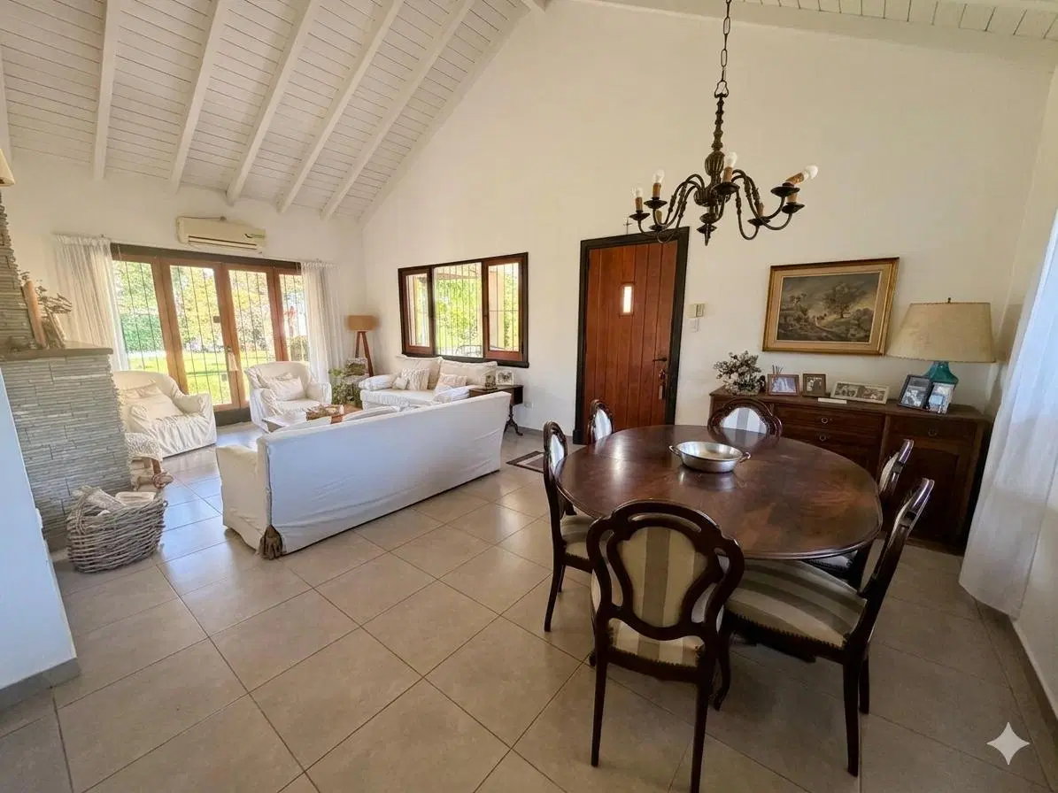 Casa en venta en BELLA VISTA 711 mts de Lote con Pileta 2