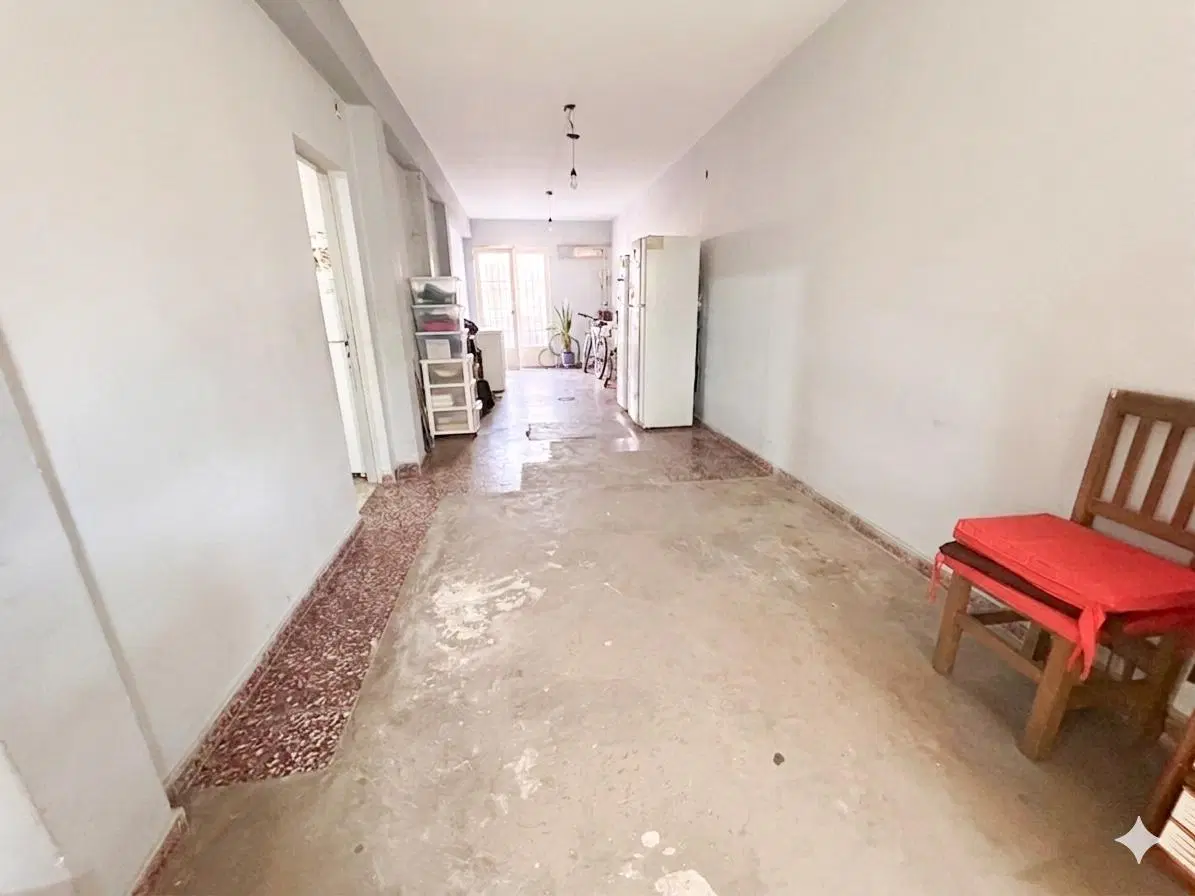 Casa en venta en CASTELAR 4 ambientes con 4 cocheras 3