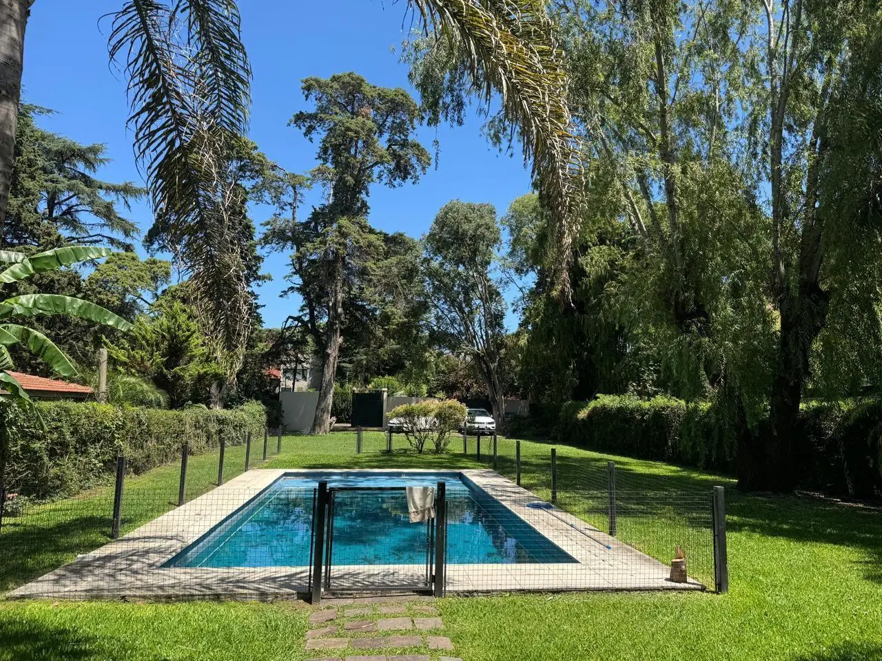 Lote en venta en PARQUE LELOIR 1054 mts. con pileta, quincho, luz y gas 4