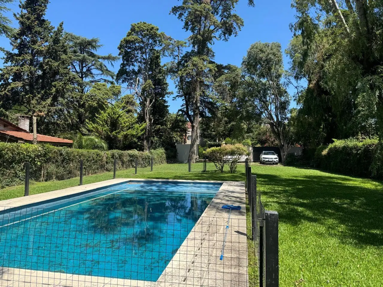 Lote en venta en PARQUE LELOIR 1054 mts. con pileta, quincho, luz y gas 3