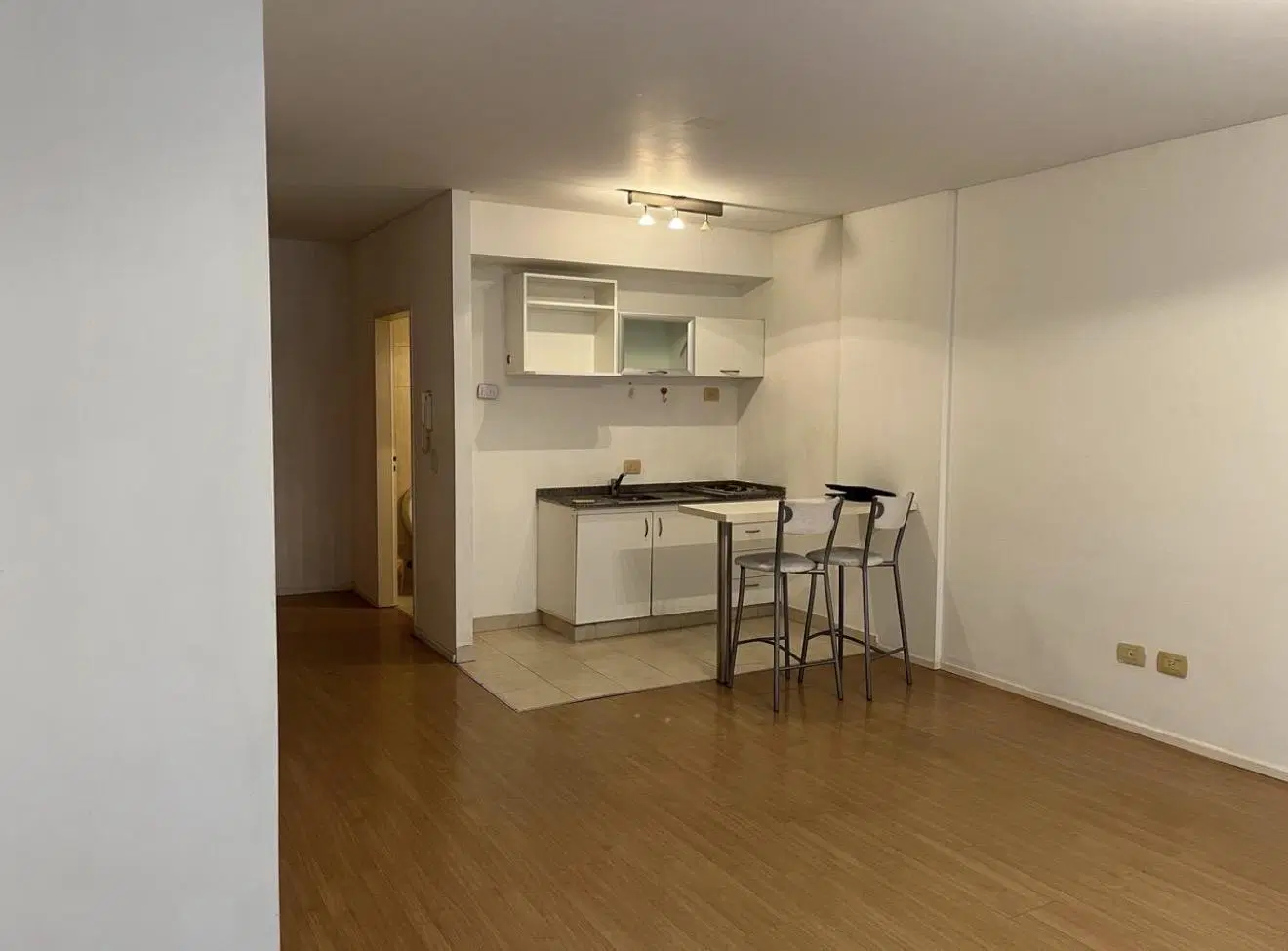 Departamento Monoambiente en Alquiler con BALCON bajas expensas 5